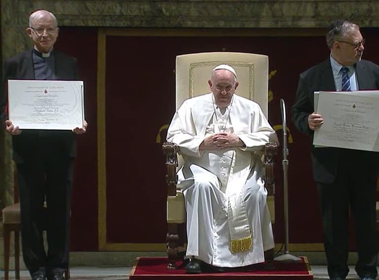 Remise du prix Ratzinger au pere Michel Fedous jesuite